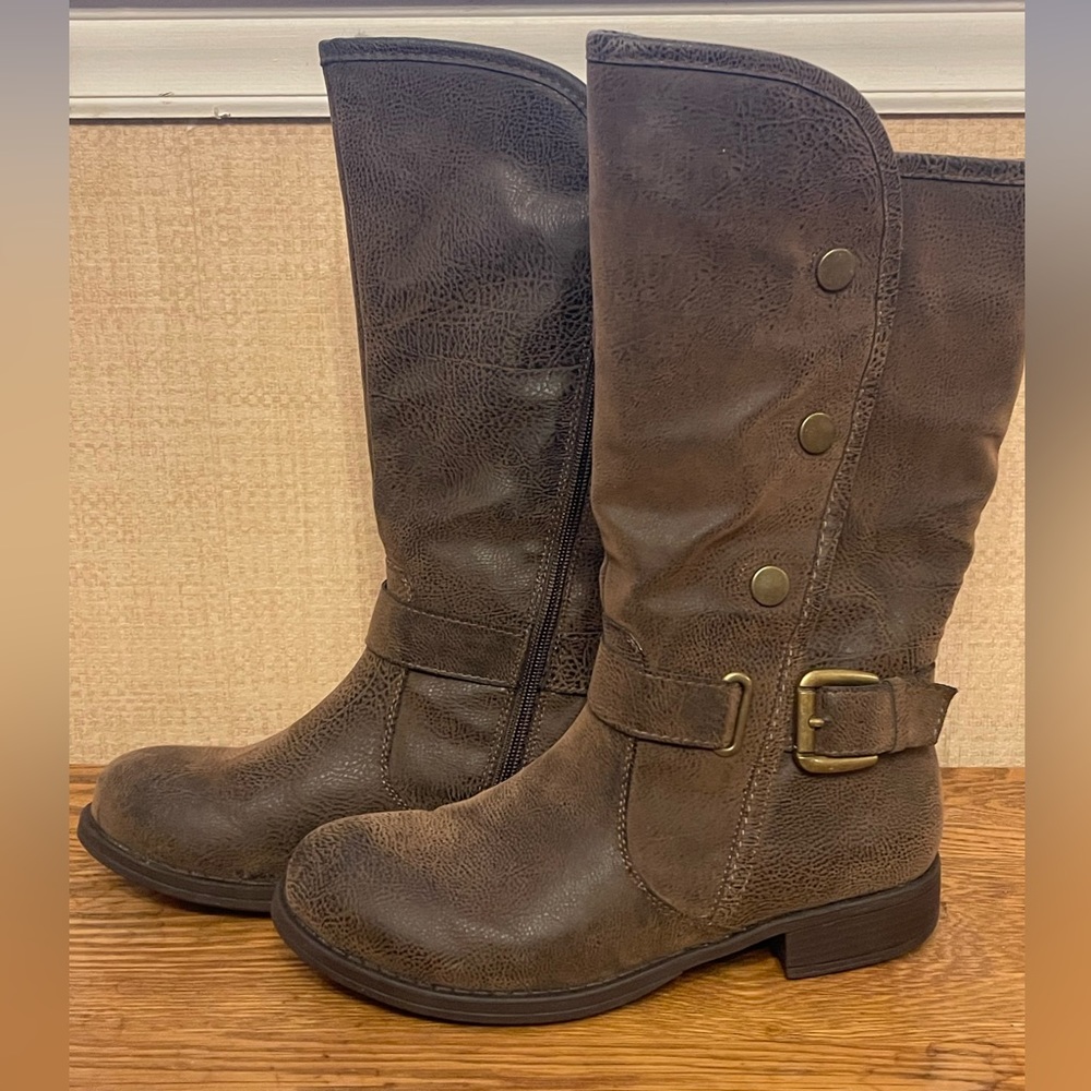 Boots Size 8 Unr8ted brown